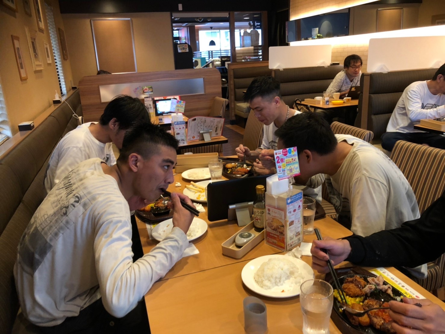 みんなで仲良くご飯