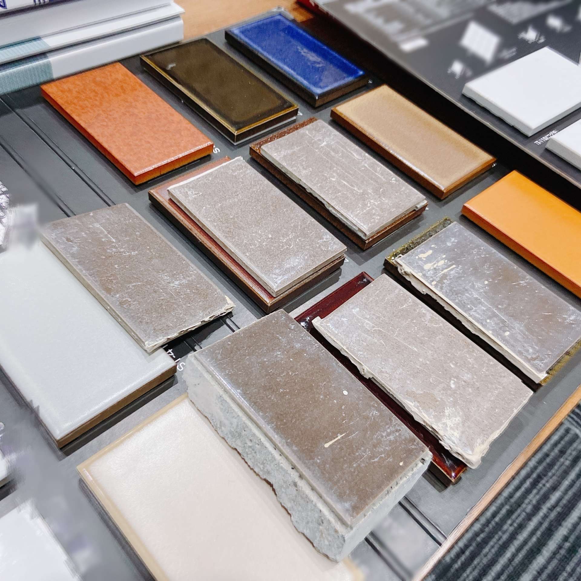 外壁補修の肝！タイルの色合わせ